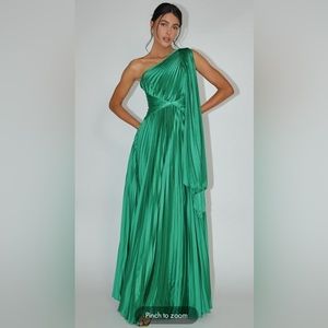 Selfie Leslie LAXMI ACCORDION PLEAT MAXI DRESS KELLY GREEN
